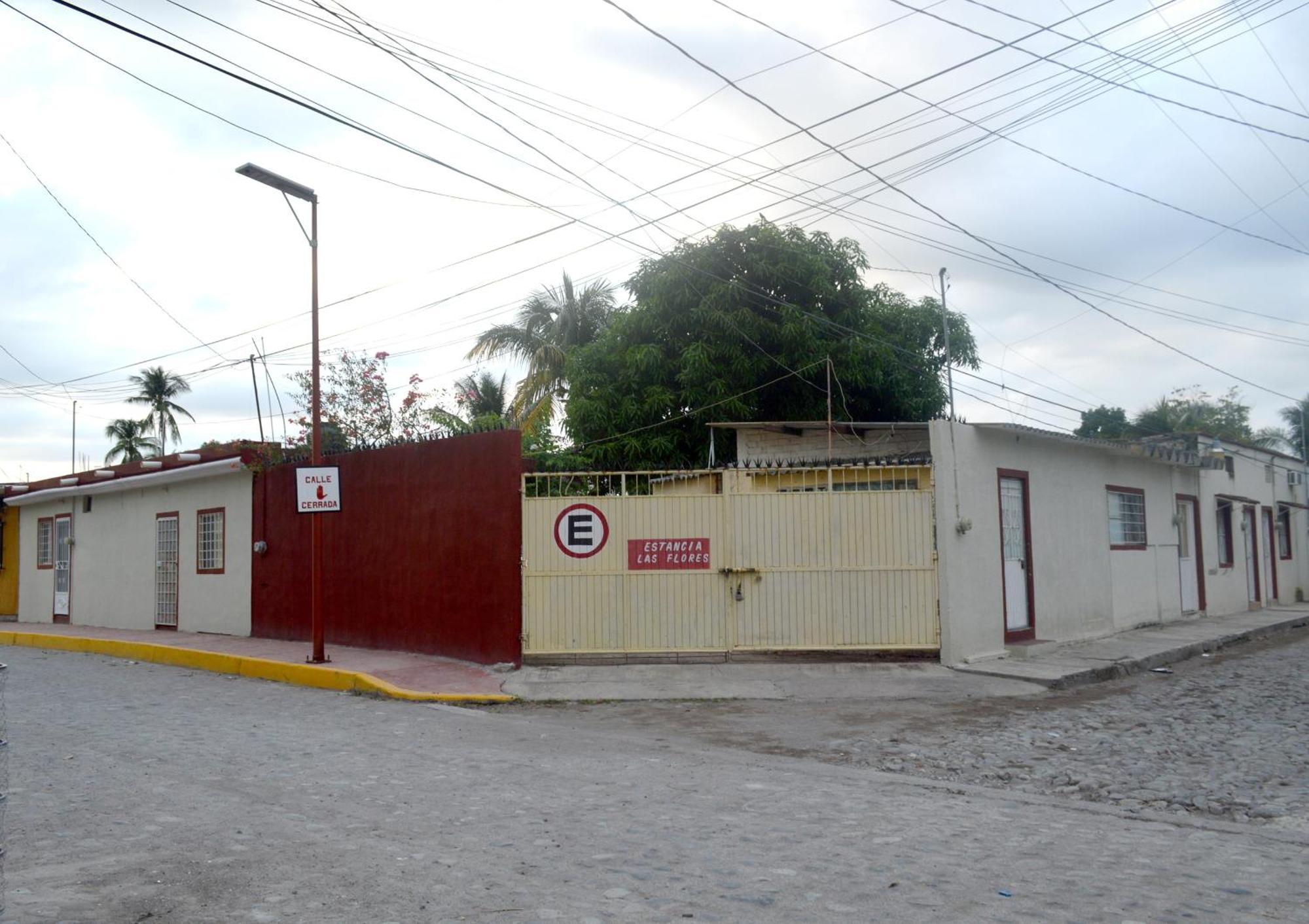 Las Flores Hotel *